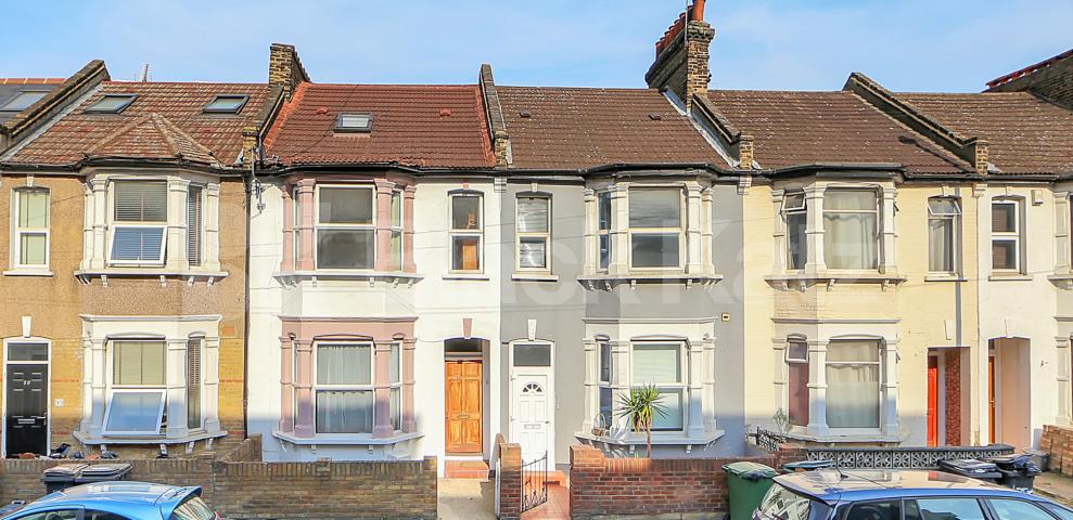 			LET , 5 Bedroom, 1 bath, 1 reception House			 Trundleys Road , Surrey Quays